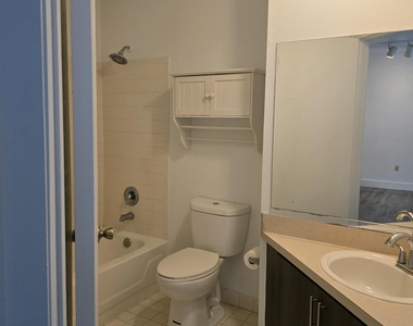 2445 Sw 18th Terrace - Photo Thumbnail 7