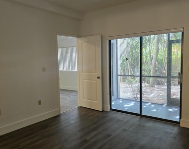 2445 Sw 18th Terrace - Photo Thumbnail 3