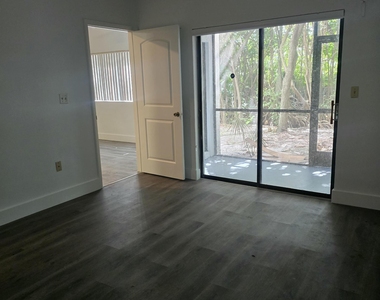 2445 Sw 18th Terrace - Photo Thumbnail 2