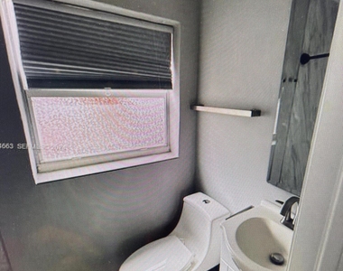 1329 Ne 5th Avenue - Photo Thumbnail 6