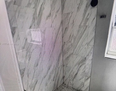 1329 Ne 5th Avenue - Photo Thumbnail 5
