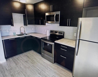 1329 Ne 5th Avenue - Photo Thumbnail 1
