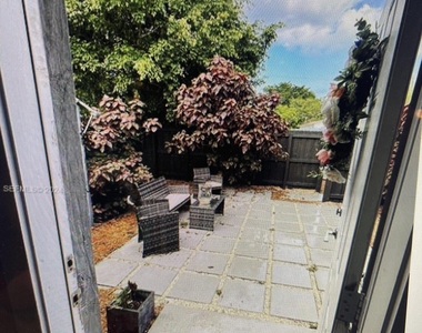 1329 Ne 5th Avenue - Photo Thumbnail 7