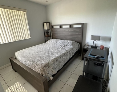 3138 Via Poinciana - Photo Thumbnail 6