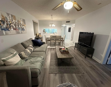 3138 Via Poinciana - Photo Thumbnail 1