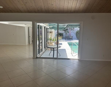 112 E Coral Fish Lane - Photo Thumbnail 13