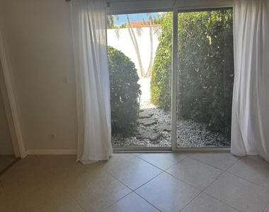 112 E Coral Fish Lane - Photo Thumbnail 12