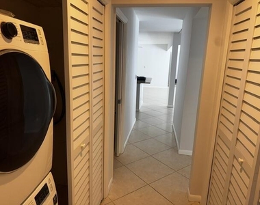 112 E Coral Fish Lane - Photo Thumbnail 9