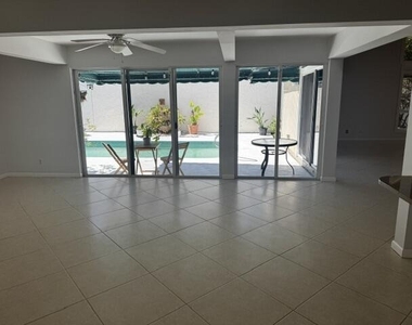 112 E Coral Fish Lane - Photo Thumbnail 18