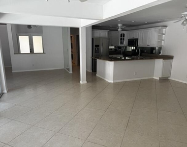 112 E Coral Fish Lane - Photo Thumbnail 15