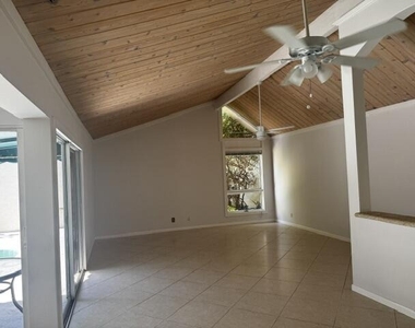 112 E Coral Fish Lane - Photo Thumbnail 5