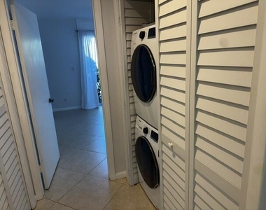 112 E Coral Fish Lane - Photo Thumbnail 8