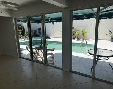 112 E Coral Fish Lane - Photo Thumbnail 14