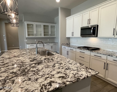 22834 E Silver Creek Lane - Photo Thumbnail 4