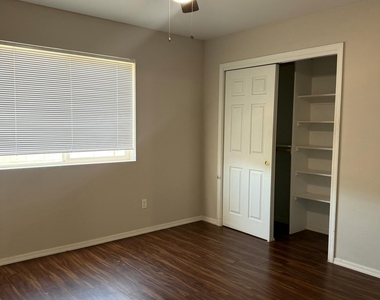 1346 E Peoria Avenue - Photo Thumbnail 3