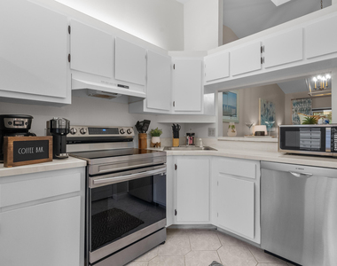 1544 Sw Silver Pine Way - Photo Thumbnail 18