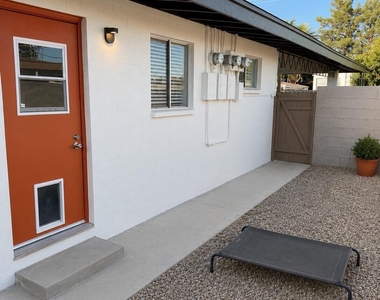 2731 E Montecito Avenue - Photo Thumbnail 5