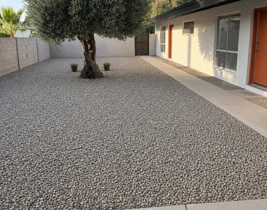 2731 E Montecito Avenue - Photo Thumbnail 7