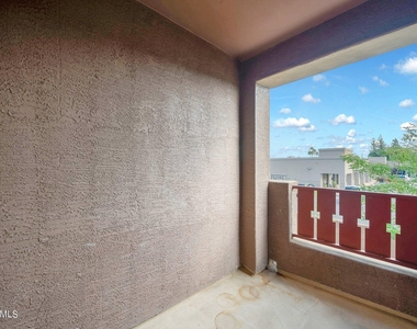 240 W Juniper Avenue - Photo Thumbnail 9