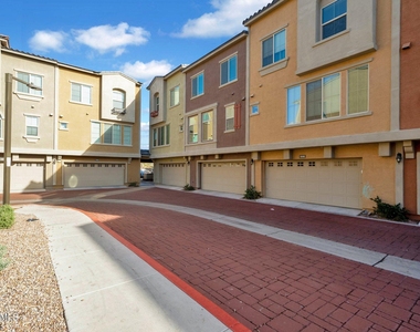 240 W Juniper Avenue - Photo Thumbnail 24