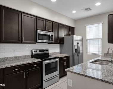 240 W Juniper Avenue - Photo Thumbnail 6