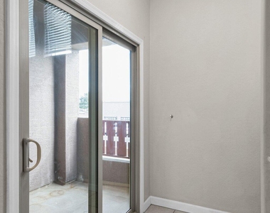 240 W Juniper Avenue - Photo Thumbnail 8
