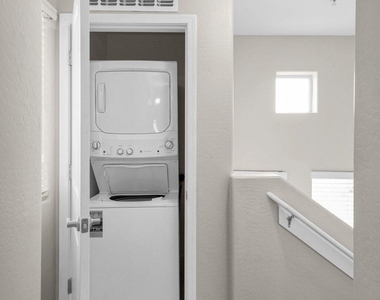 240 W Juniper Avenue - Photo Thumbnail 23