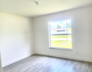 1260 Se Larkspur St Street Se - Photo Thumbnail 17
