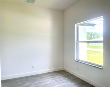 1260 Se Larkspur St Street Se - Photo Thumbnail 19