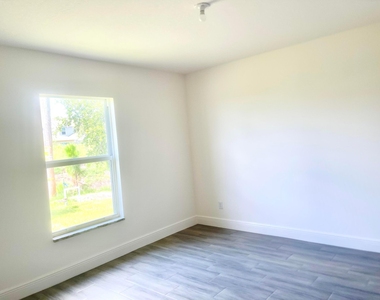 1260 Se Larkspur St Street Se - Photo Thumbnail 13