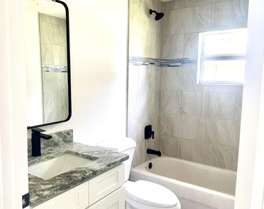 1260 Se Larkspur St Street Se - Photo Thumbnail 16