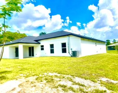 1260 Se Larkspur St Street Se - Photo Thumbnail 3