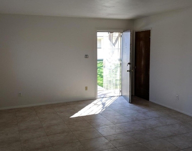 1321 E Carol Avenue - Photo Thumbnail 4