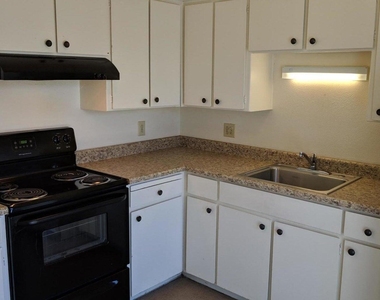 1321 E Carol Avenue - Photo Thumbnail 6