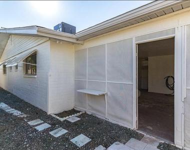 8444 E Coronado Road - Photo Thumbnail 12
