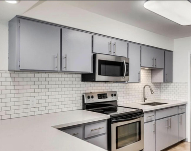 8444 E Coronado Road - Photo Thumbnail 5
