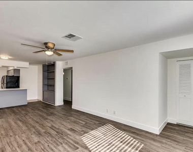 8444 E Coronado Road - Photo Thumbnail 15