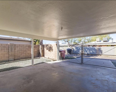 8444 E Coronado Road - Photo Thumbnail 14