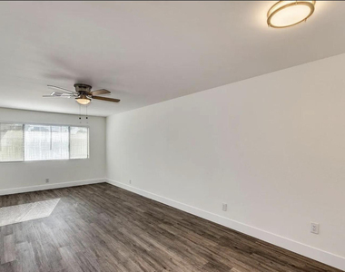 8444 E Coronado Road - Photo Thumbnail 18