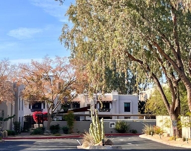 7300 N Dreamy Draw Drive - Photo Thumbnail 1