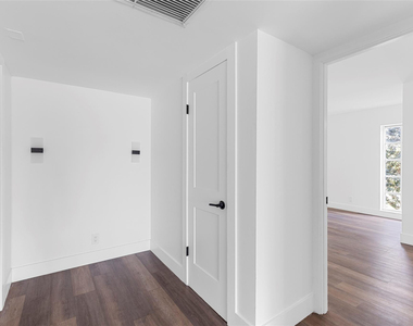 2800 N Palm Aire Drive - Photo Thumbnail 14