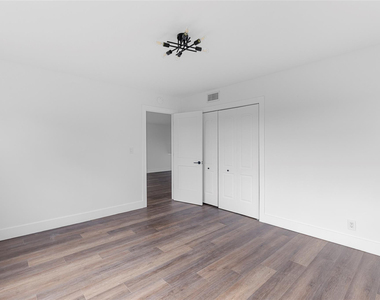 2800 N Palm Aire Drive - Photo Thumbnail 20