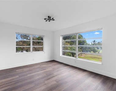 2800 N Palm Aire Drive - Photo Thumbnail 19