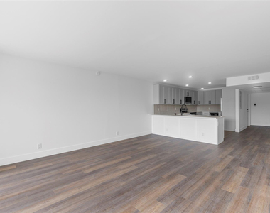 2800 N Palm Aire Drive - Photo Thumbnail 10