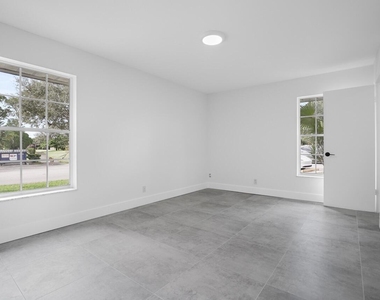 737 Nantucket Circle - Photo Thumbnail 20