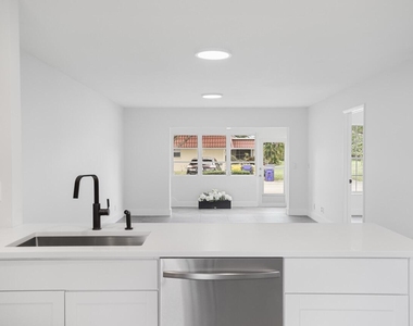737 Nantucket Circle - Photo Thumbnail 8
