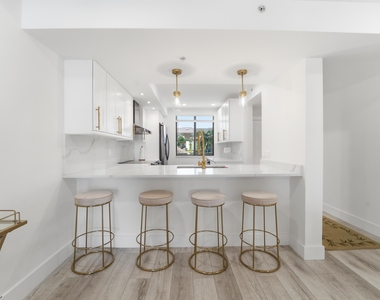 2501 Marina Isle Way - Photo Thumbnail 5