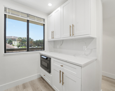 2501 Marina Isle Way - Photo Thumbnail 7
