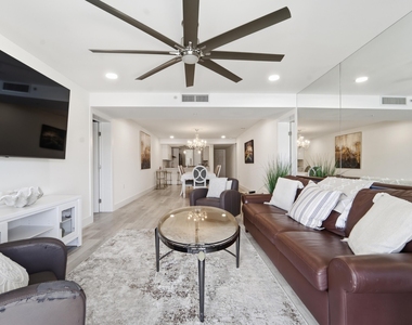 2501 Marina Isle Way - Photo Thumbnail 11
