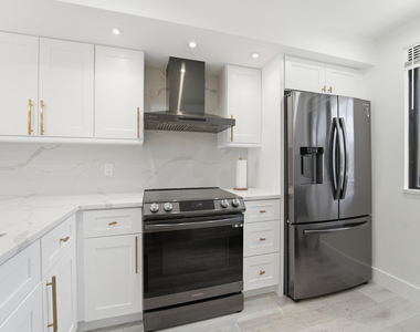 2501 Marina Isle Way - Photo Thumbnail 6
